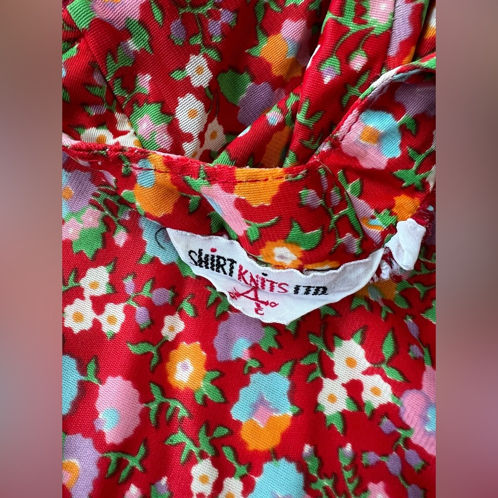 Vintage floral shirt with a tiny pocket